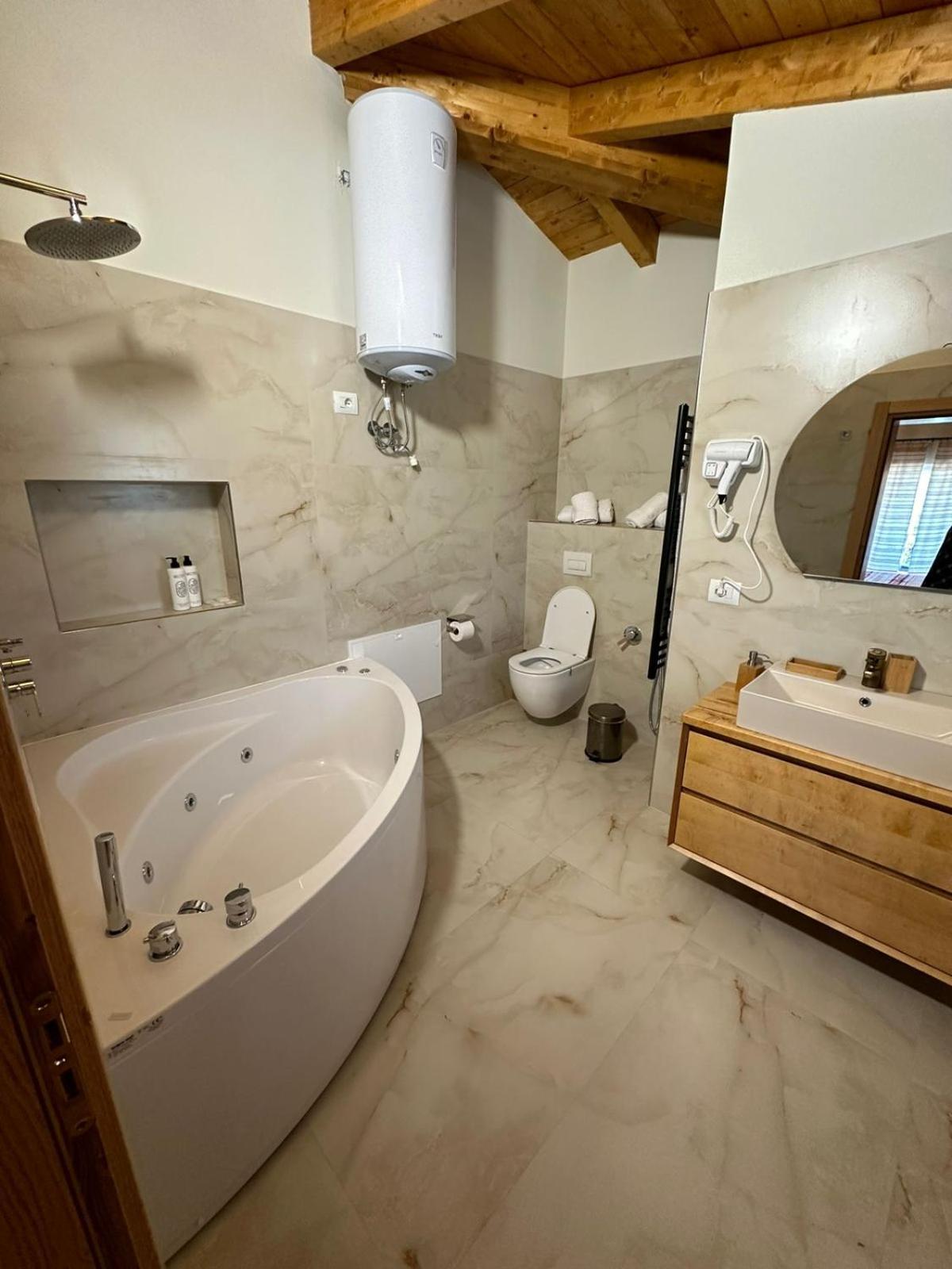 Guesthouse Marku - Mrizi I Zanave Fishte Exterior photo